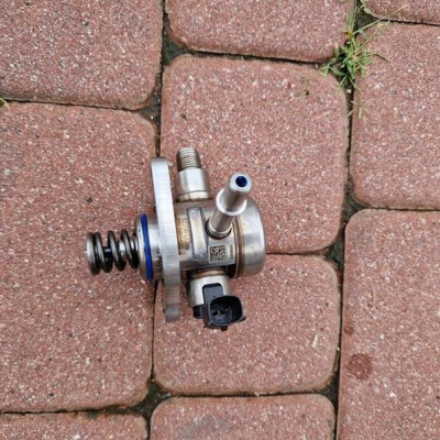 Pompa wtryskowa L3T 1.3T Opel Astra K V 12706123