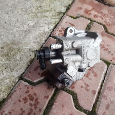 Pompa wtryskowa Opel Insignia 55565210 A20DTR