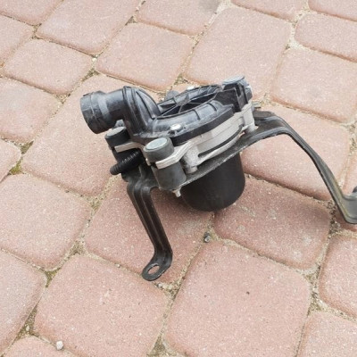 Pompka obiegu wody OPC 2.8T Opel Insignia 55560133