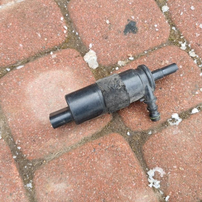 Pompka spryskiwaczy Audi A6 C6 Skoda VW 3B7955681