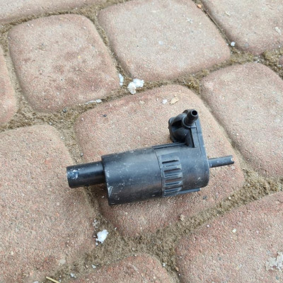 Pompka spryskiwaczy Opel Astra K V 84139203