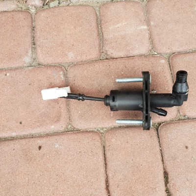 Pompka sprzęgła Opel Insignia 55579998