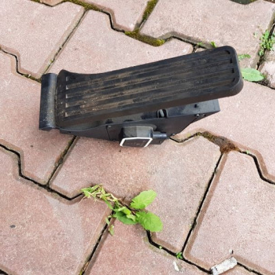 Potencjometr Pedał Gazu Mercedes W212 A2043000004