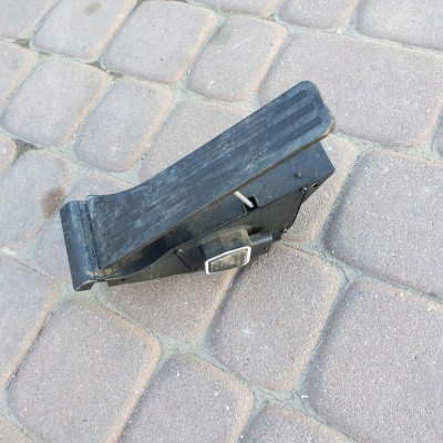 Potencjometr pedał gazu Mercedes W218 A4513000000