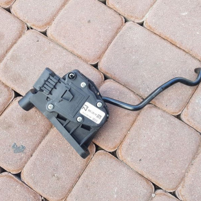 Potencjometr pedał gazu Opel Astra H III 24427006