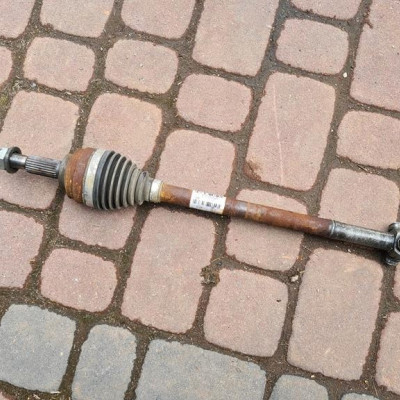 Półoś lewa 0.9 Renault Clio IV 391017355R