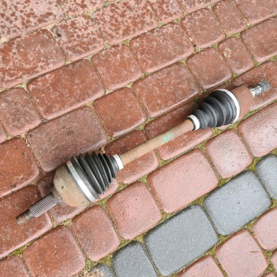 Półóś pólośka krótka 2.0DCI lewa VIVARO TRAFIC