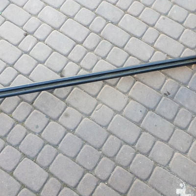 Prowadnica drzwi lewa krótki VIVARO TRAFIC