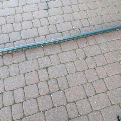 Prowadnica drzwi lewy bok LONG VIVARO TRAFIC