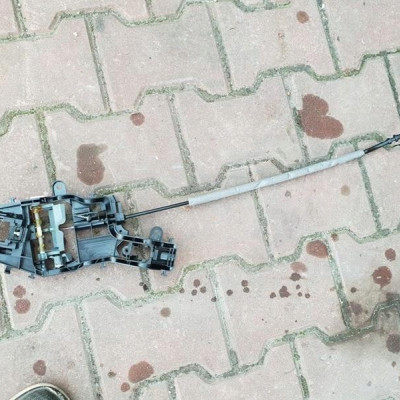 Prowadnica klamki lewy przód Passat B8 510837811H