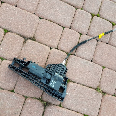 Prowadnica klamki lewy tył Audi Q3 8U0837885