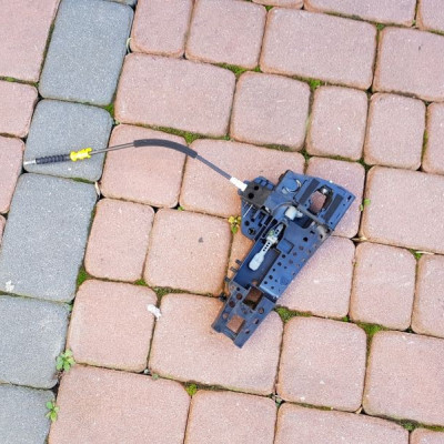 Prowadnica klamki prawy tył Audi Q3 8U0837886