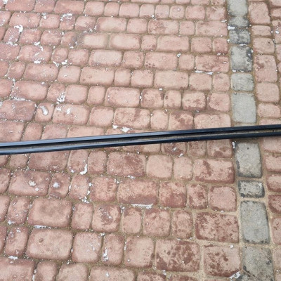 Prowadnica szyna drzwi bok Vivaro