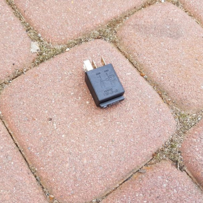 PRZEKAZNIK 395 AUDI VW SEAT SKODA 8Z0951253