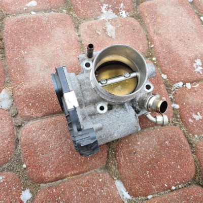 Przepustnica 1.6 Opel Astra J IV 55561495