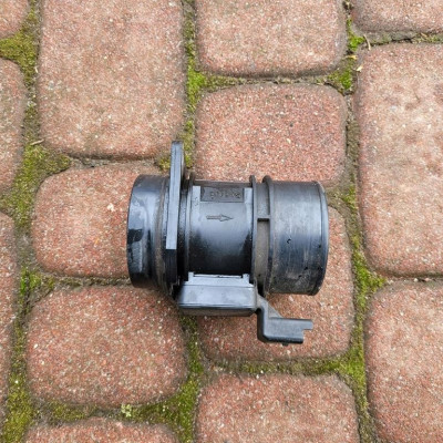 Przepływomierz 1.9DCI Vivaro Trafic 7700104426