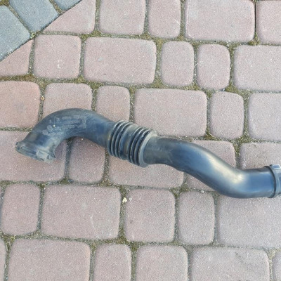 Przewód rura powietrza VIVARO TRAFIC 8200865653