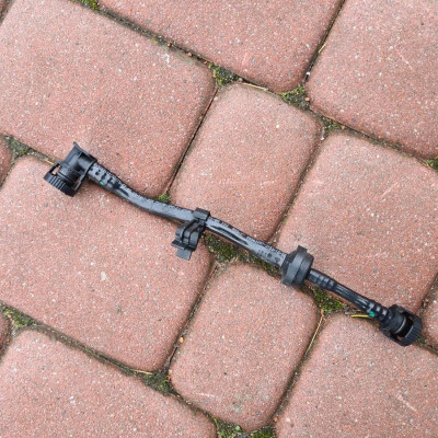 Przewód skrzyni korbowej Opel Corsa E 55563097