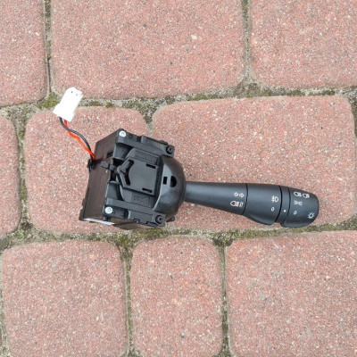 Przełącznik kierunkowskazów Renault Clio IV