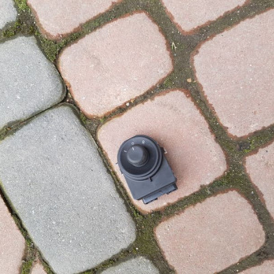 PRZEŁĄCZNIK LUSTEREK Opel Insignia 13301888