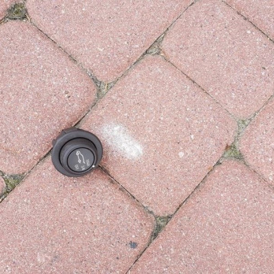 Przełącznik otwierania klapy brąz Opel Insignia