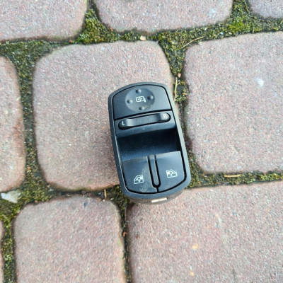 Przełącznik sterowanie szyb Opel Corsa E 13430017