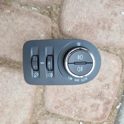 Przełącznik świateł Opel Zafira C 39217377