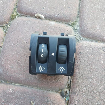 Przełacznik świateł Vivaro B Trafic III 251900567R