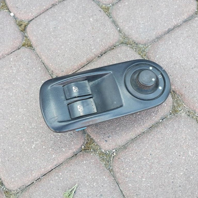 Przełacznik szyb LIFT VIVARO TRAFIC 8200011867