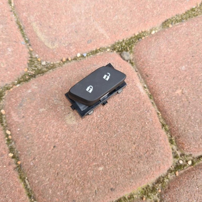 Przełącznik zamykania drzwi Opel Astra K 39187989