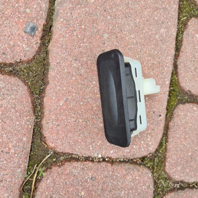 Przycisk klamka klapy Renault Clio IV 8200385515