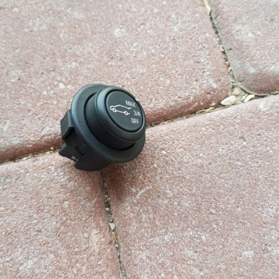 Przycisk otwierania klapy Opel Insignia 13278364