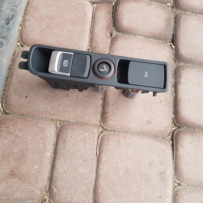 Przycisk ręcznego zapalniczka Audi Q3 8U0 17r