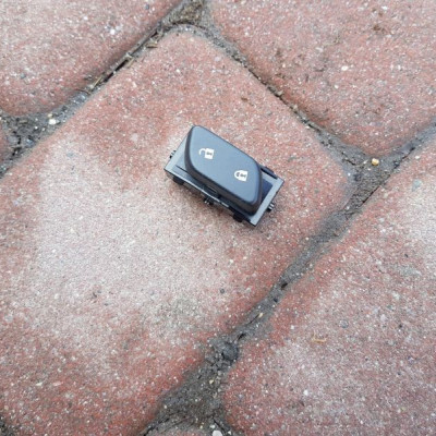 Przycisk zamykanie otwieranie Insignia 22899701