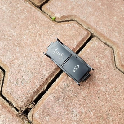 Przycisk zawieszenia Mercedes W218 CLS A2128207310