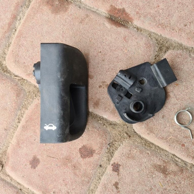 Rączka otwierania maski EU Opel Combo D