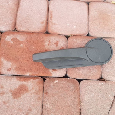 Rączka regulacji fotela lewa ASTRA J IV 13290301