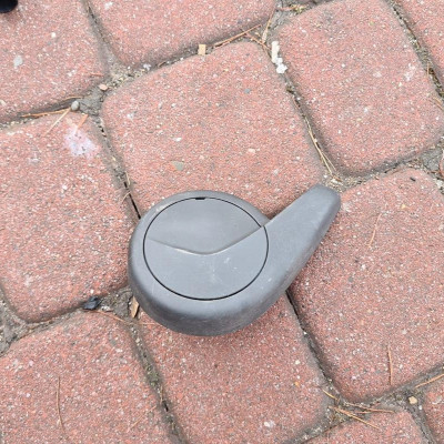 Rączka regulacji fotela lewa Opel Mokka