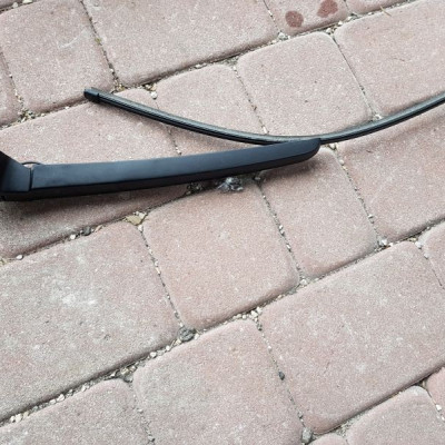 Ramię wycieraczki tył Audi Q3 2017r 8U0955407