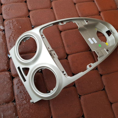 Ramka konsoli deski Opel Corsa D 13204955