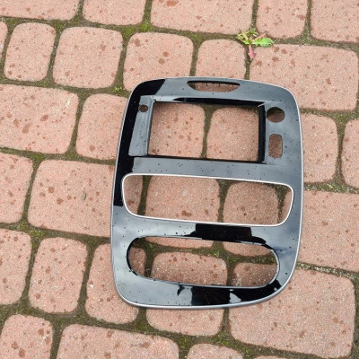 Ramka nawigacji deski Renault Clio IV 682606856R