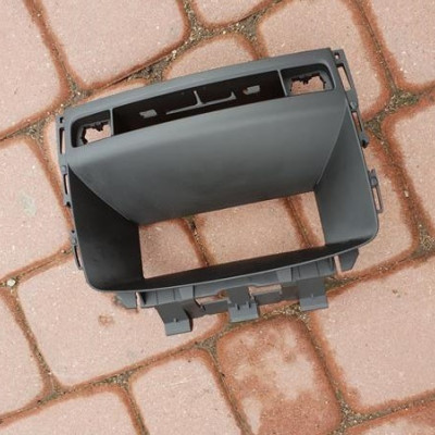 Ramka obudowa NAVI Opel Astra J 13262790