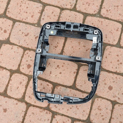 Ramka radia konsola Renault Clio IV 681043537R