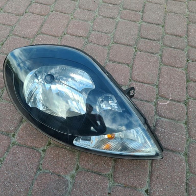 Reflektor lampa przód Vivaro Trafic 260105915R