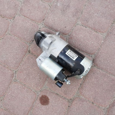 Rozrusznik Opel Insignia 2.0T 12627135