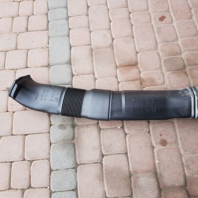 Rura powietrza osobówka VIVARO TRAFIC 8200129517