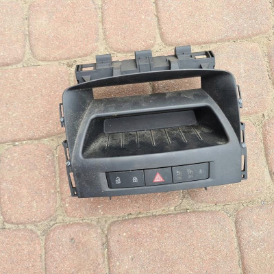 Obudowa radia ramka EU Opel Astra J IV 13262610