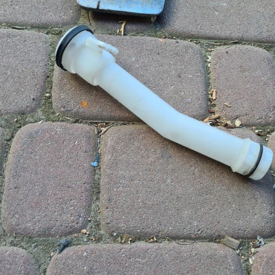 Rurka wlewu spryskiwaczy Opel Meriva B
