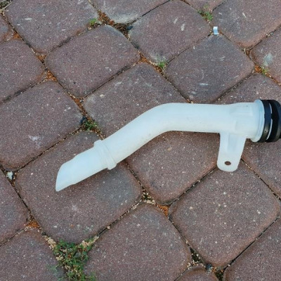 Rurka zbiorniczka spryskiwaczy Insignia B 13480328