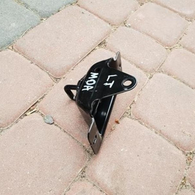 Rygiel zamka lewy tył Movano Master 8200778368